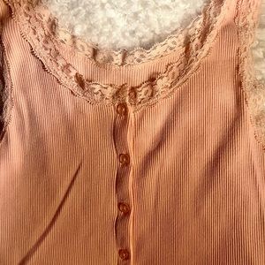 pink button up lace tank🎀